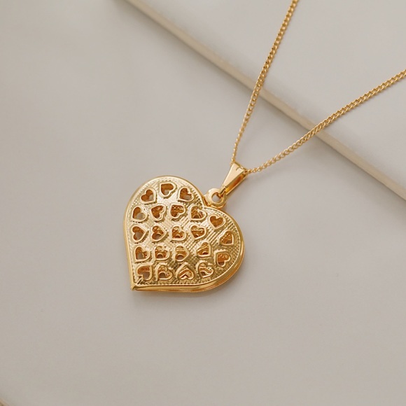 Heart Necklace | 18k Gold Filled - Picture 3 of 5